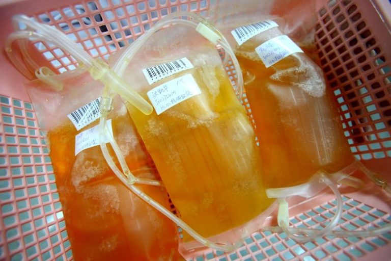 বিশ্বের প্লাজমা সরবরাহের মূল উৎস যুক্তরাষ্ট্র: চীনের ওপর নির্ভরশীলতার ঝুঁকি ও সংকট