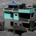 নেপালে বন্যা ও ভূমিধস: একটি ভবনে আশ্রয় নিয়ে অলৌকিকভাবে রক্ষা পেলেন অনেকে